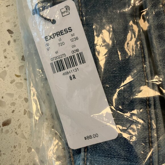 NWT Express High Waisted Light Wash '90s Slim Jeans Hyper Stretch 07202275 - Picture 8 of 10